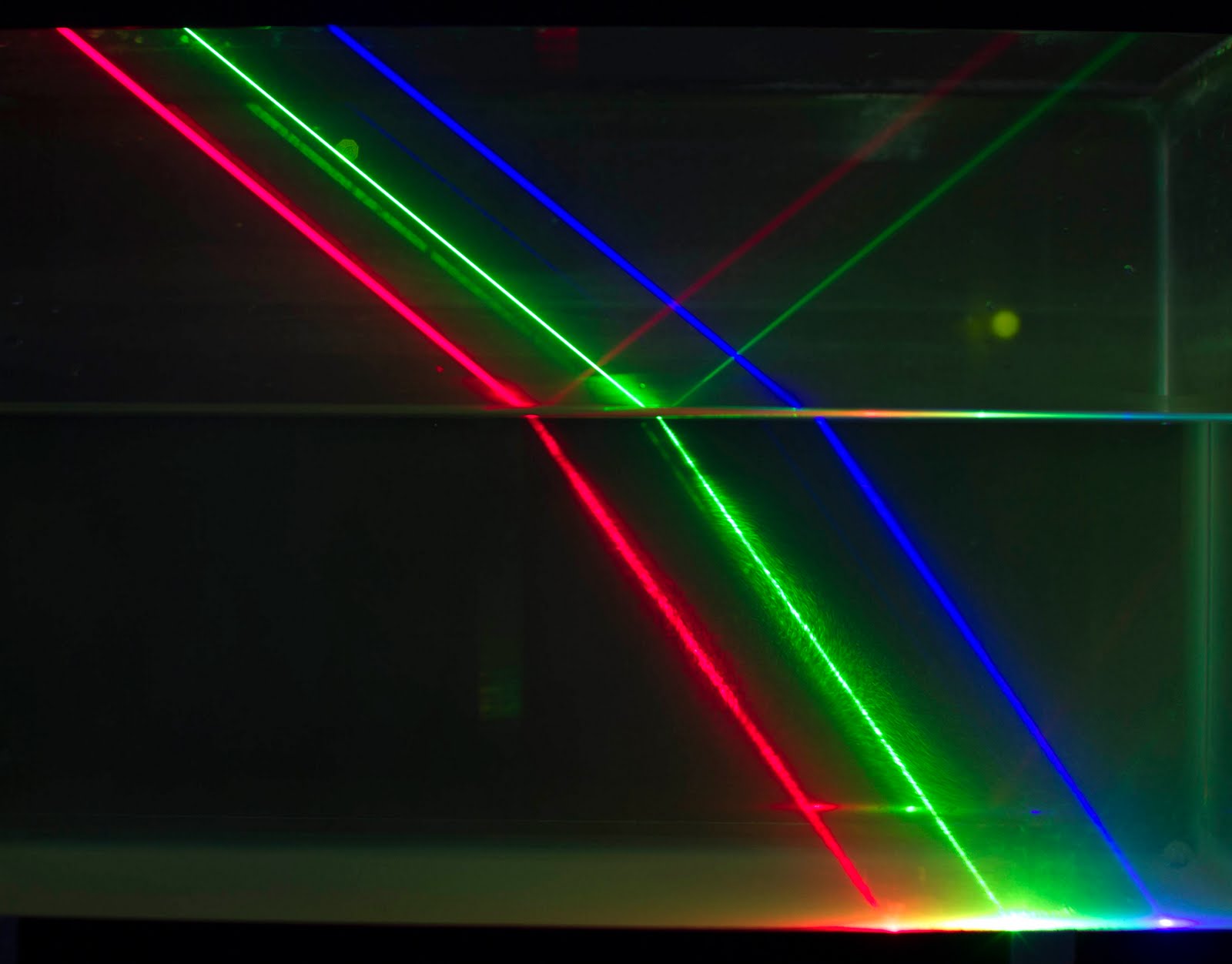 MCC Optics Club: When Light makes a choice, Light is Brilliant! project image